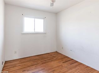 320 42nd St, Copiague, NY 11726