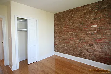 Rented by aptsandlofts.com