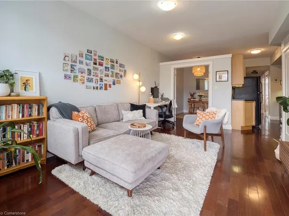 555 King St E #207, Kitchener, ON N2G 2L9