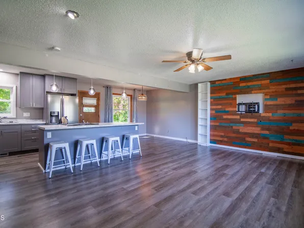 1503 Sunset Dr, Mandan, ND 58554