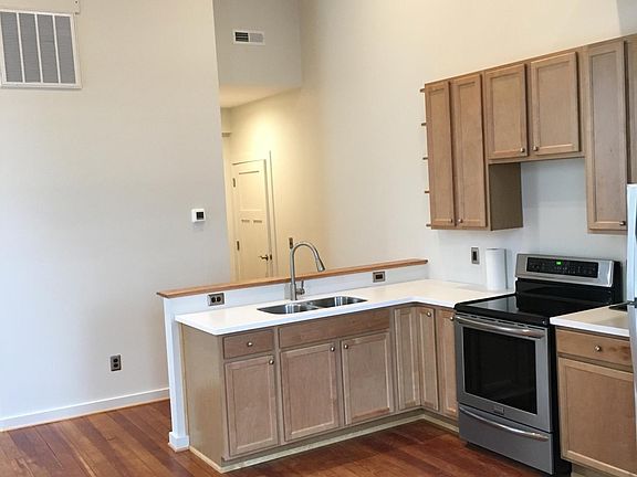 4th image of 961 Washington St W APT 3