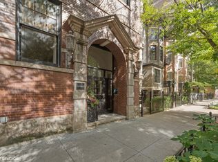 18 E Division St APT 3, Chicago, IL 60610