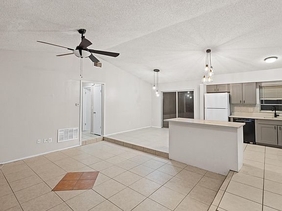 3rd image of 1640 E Normandy Blvd