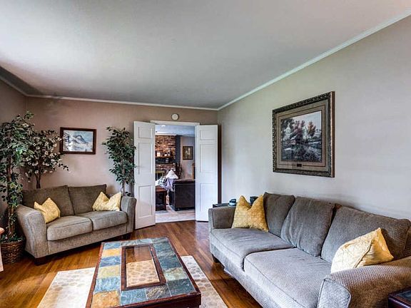 2nd image of 212 Woodhill Ln