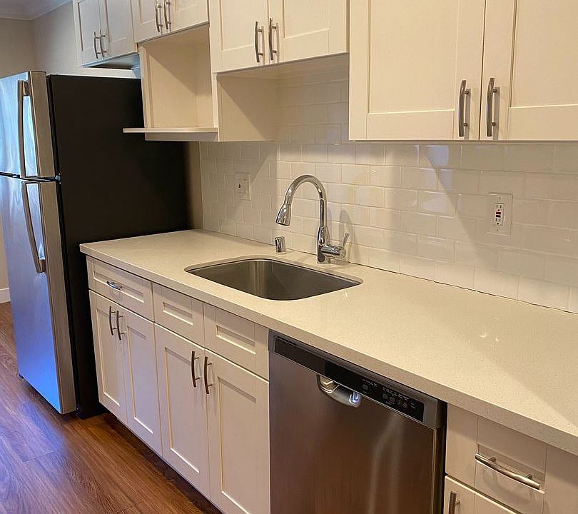 1st image of 3730 Moorpark Ave #31