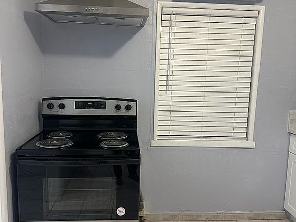 3rd image of 725 W Chanslor Way