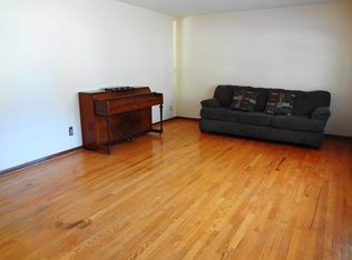 W150N8322 Saxony Dr, Menomonee Falls, WI 53051