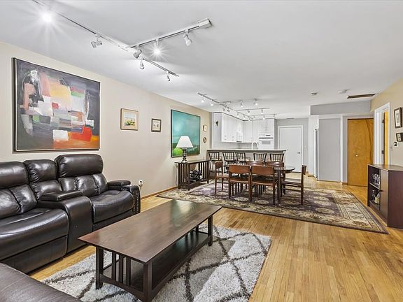 5th image of 1812 S Dearborn St APT 43