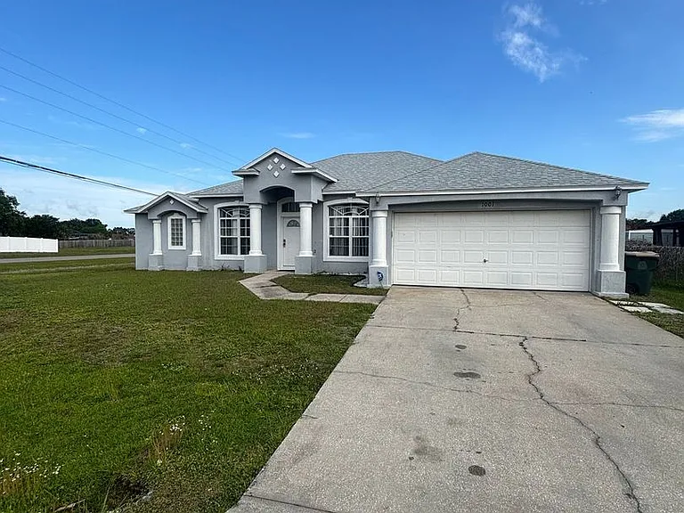 1001 Eiffel Ln — Photo 2