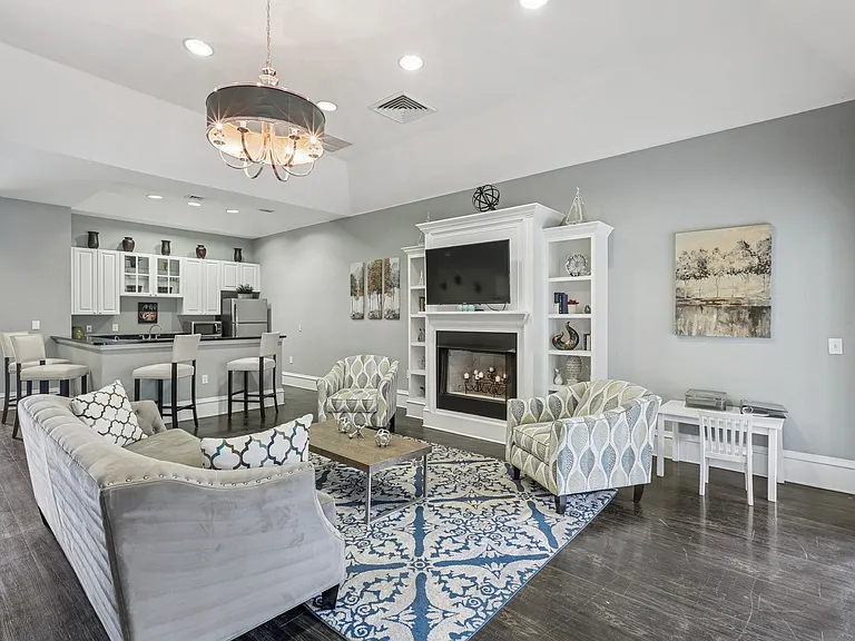 Weston Oaks Apartments — Photo 11