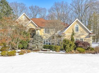 15 Golf Course Dr, Montebello, NY 10901