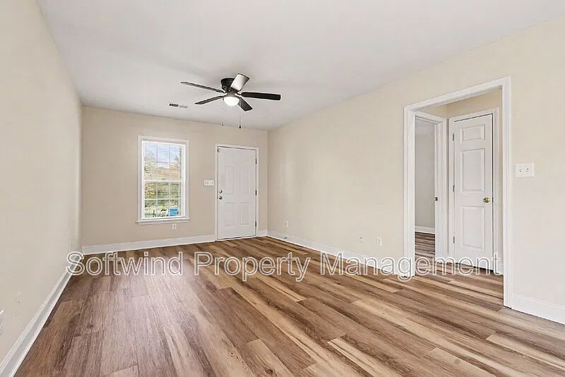 2 bed, 1.0 bath, 824 sqft, $1,150 — Photo 3