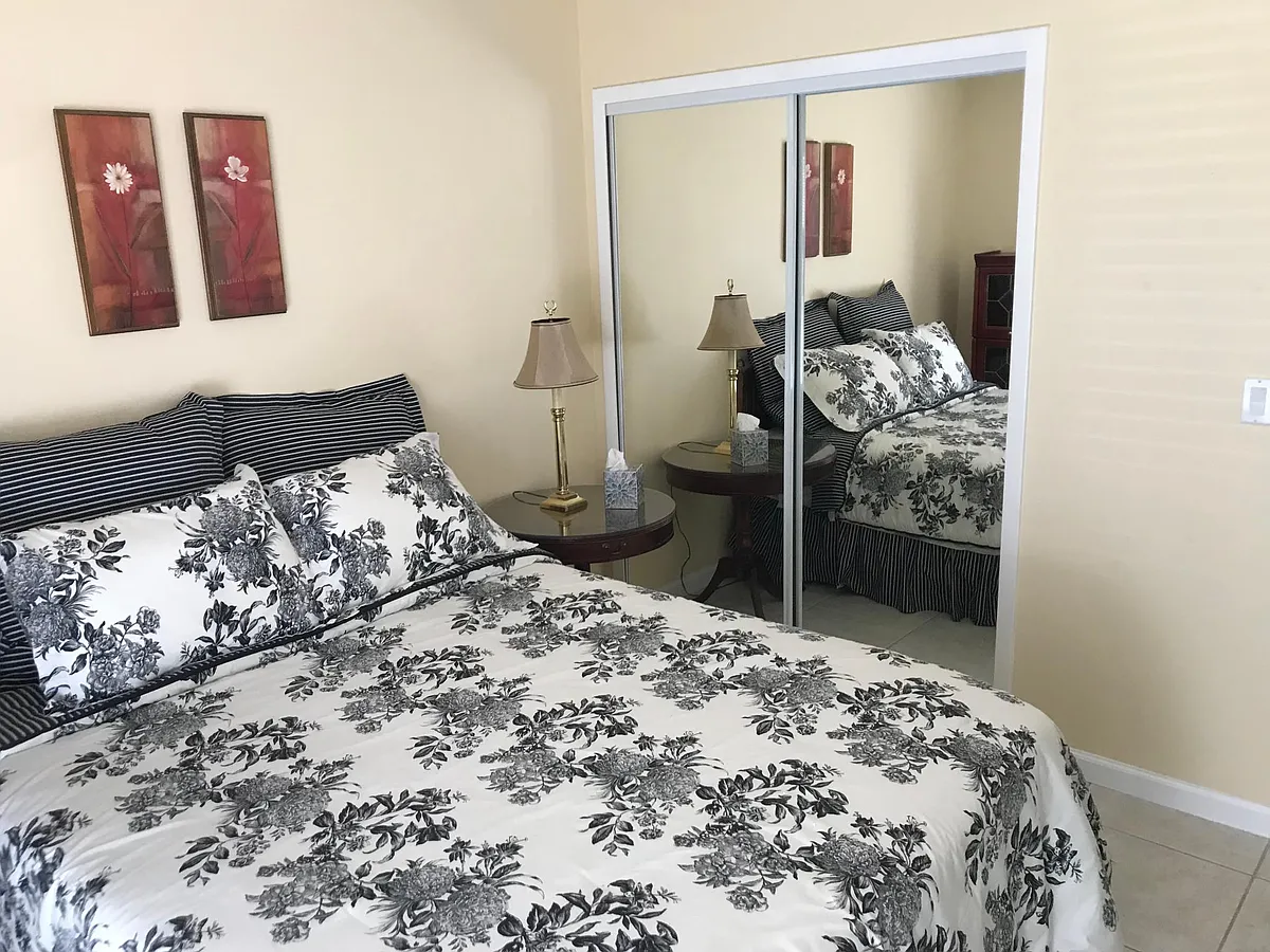 Building Photo - 845 Benjamin Franklin Dr #205