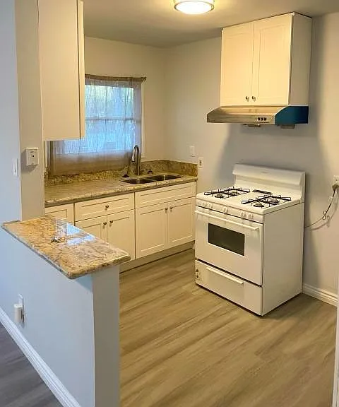 145 W Cypress Ave — Photo 8