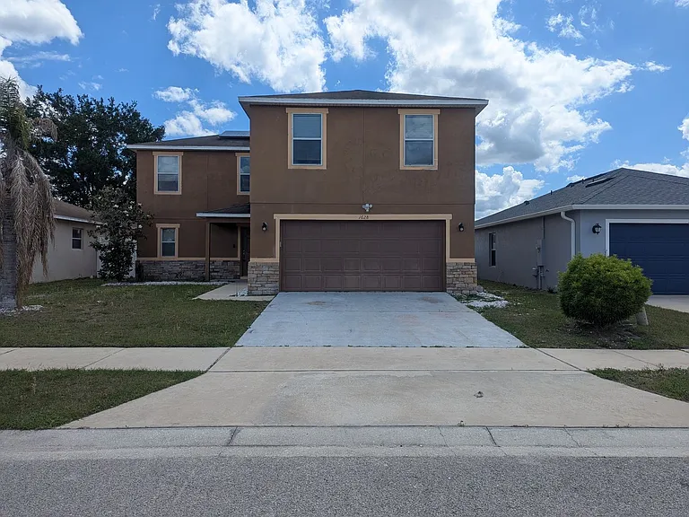 1628 Strathmore Cir — Photo 1
