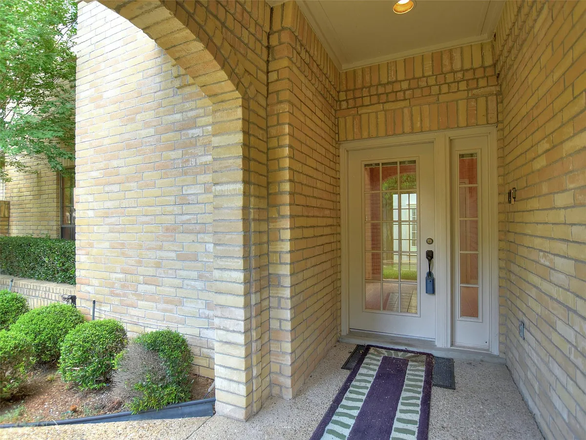 Building Photo - 10215 River Plantation Dr #B