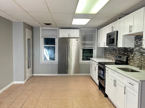 35 S Market St, Elizabethtown, PA 17022