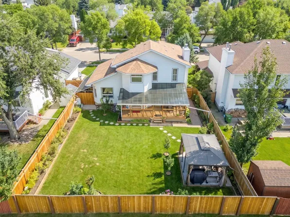 38 Deane Cres, Saint Albert, AB T8N 4Z4