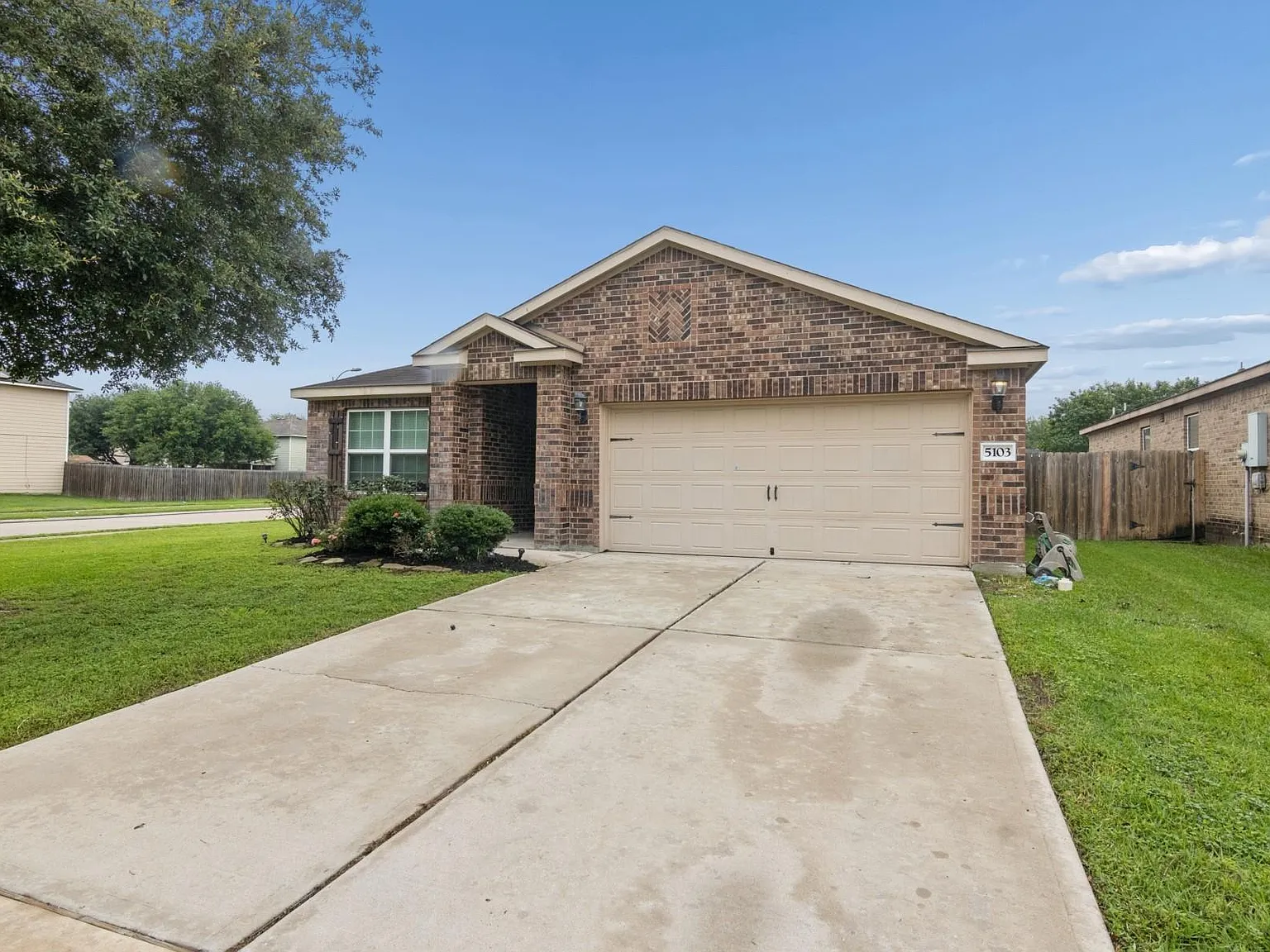 3 bed, 2.0 bath, 1373 sqft, $1,925 — Photo 3
