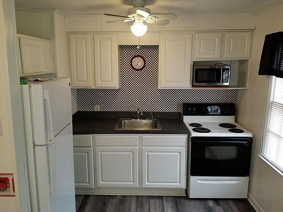 4th image of 2029 E Powell Ave