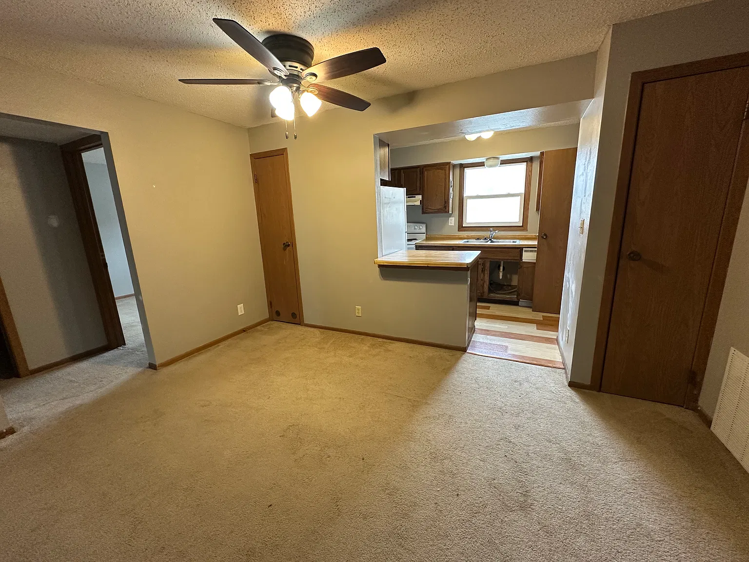 2 bed, 844 sqft, $1,050 — Photo 4