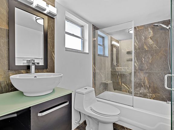 3rd image of 1615 West Ave APT 403