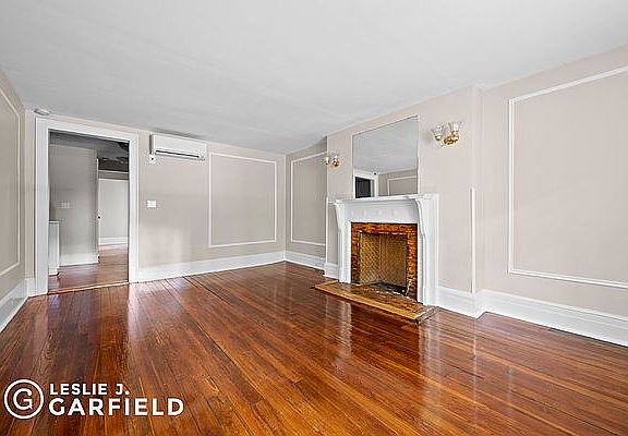 4th image of 221 W 138th St