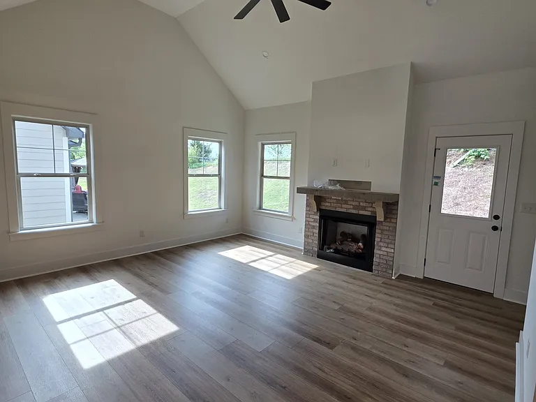 595 Willow Grove Ct — Photo 5