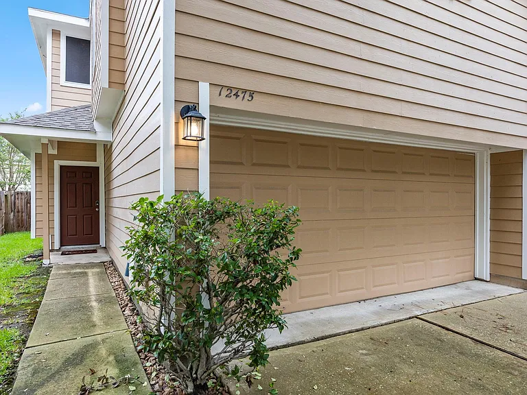 12475 Saratoga Woods Ln — Photo 2