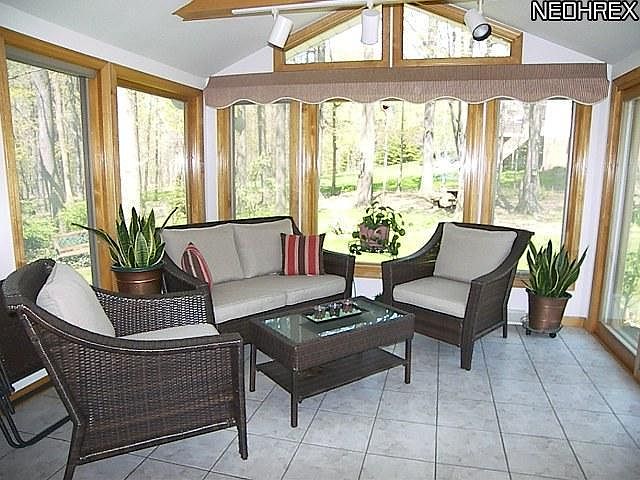 2nd image of 32517 Springside Ln