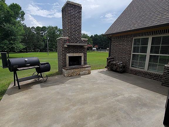Wood burning fireplace 