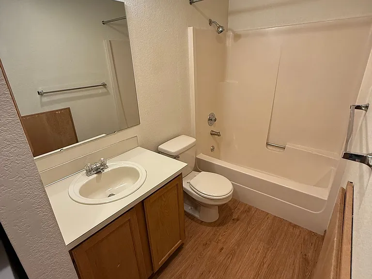 Seattle North Apartments — Photo 14