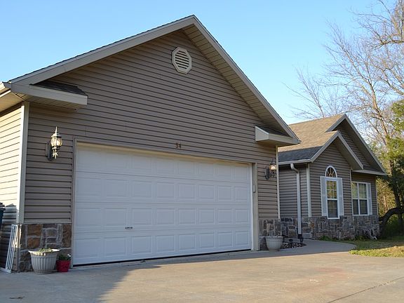 2nd image of 34 Warwick Dr