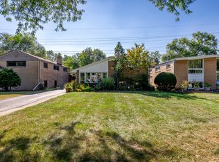 6542 N Kenneth Ave, Lincolnwood, IL 60712
