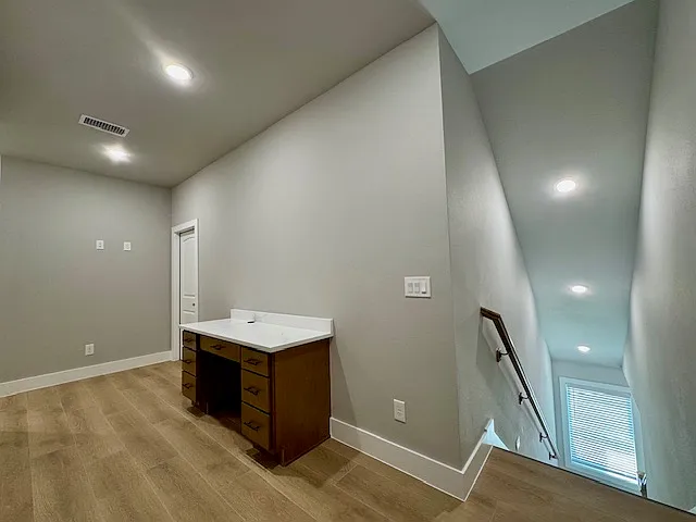 1700 Jensen Ave — Photo 26