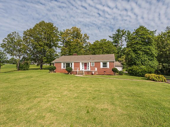 3rd image of 912 Crescent Dr