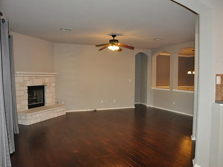 507 Las Colinas Dr — Photo 9