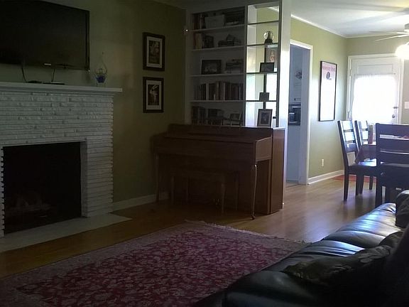 Living Room (facing north)