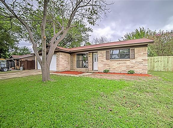 2nd image of 14816 Oakwood Ln