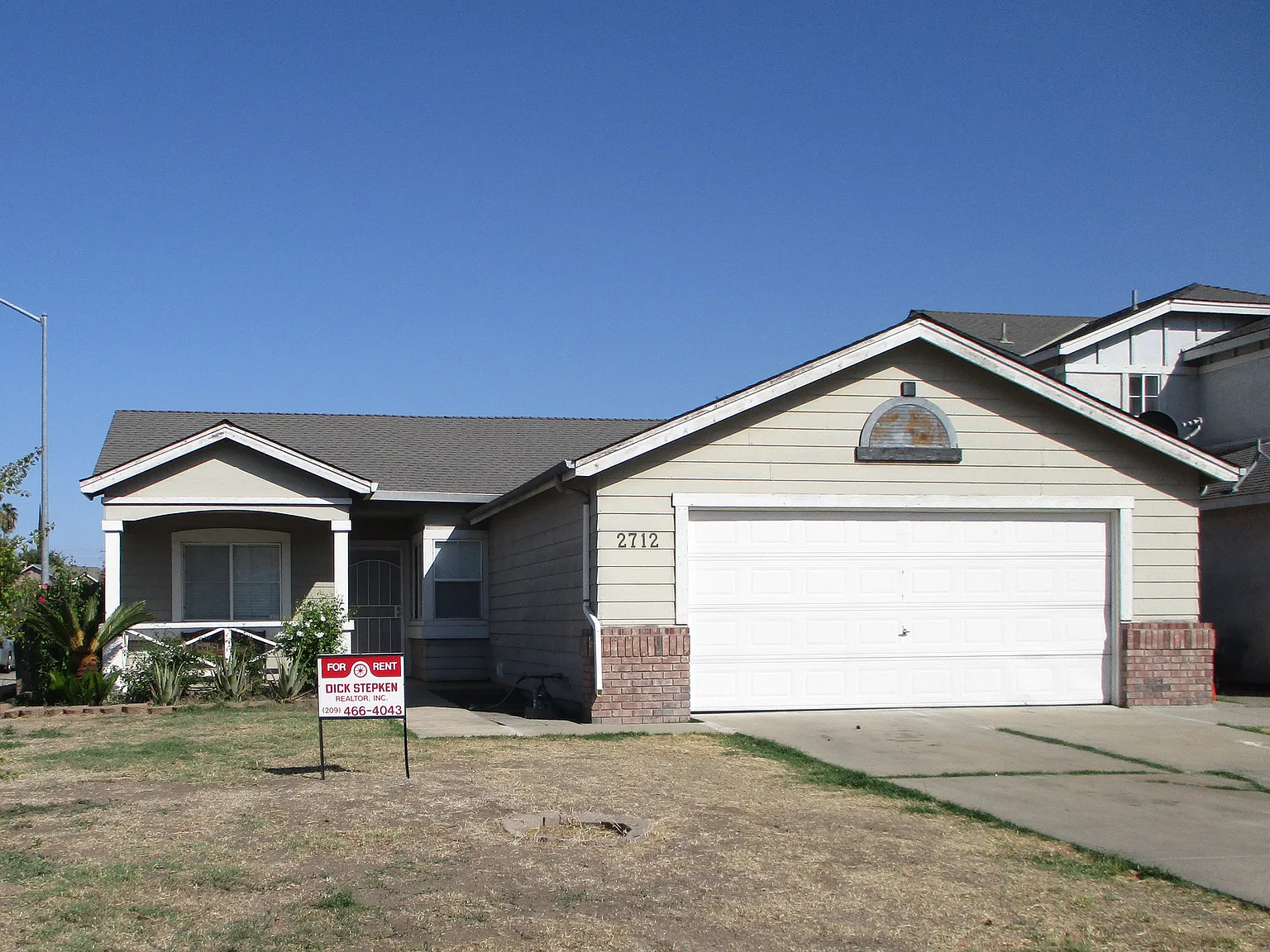 3 bed, 1085 sqft, $1,900 — Photo 1