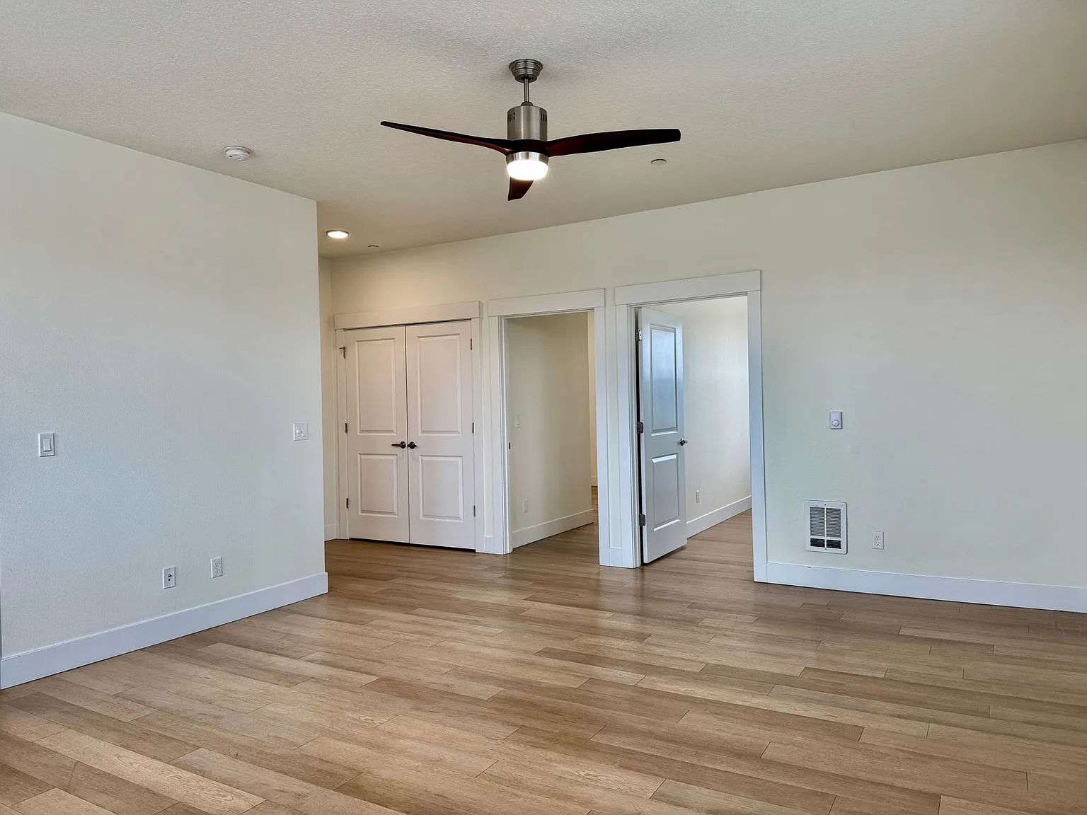 Clara Court — Photo 2