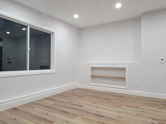 3rd image of 213A Lomitas Ave