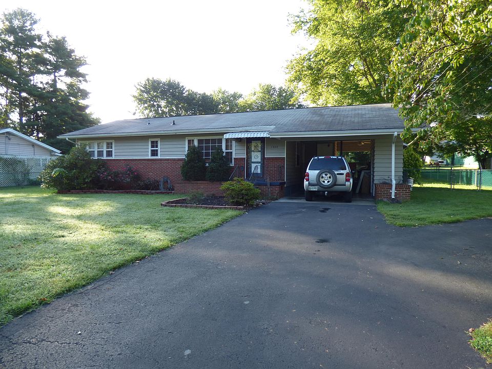 2nd image of 1420 Glenoaks Dr