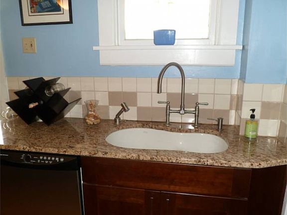 2nd image of 416 Giddings Ave