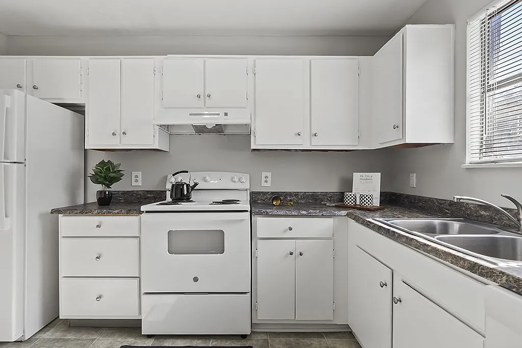 The Element at 4411 — Photo 3