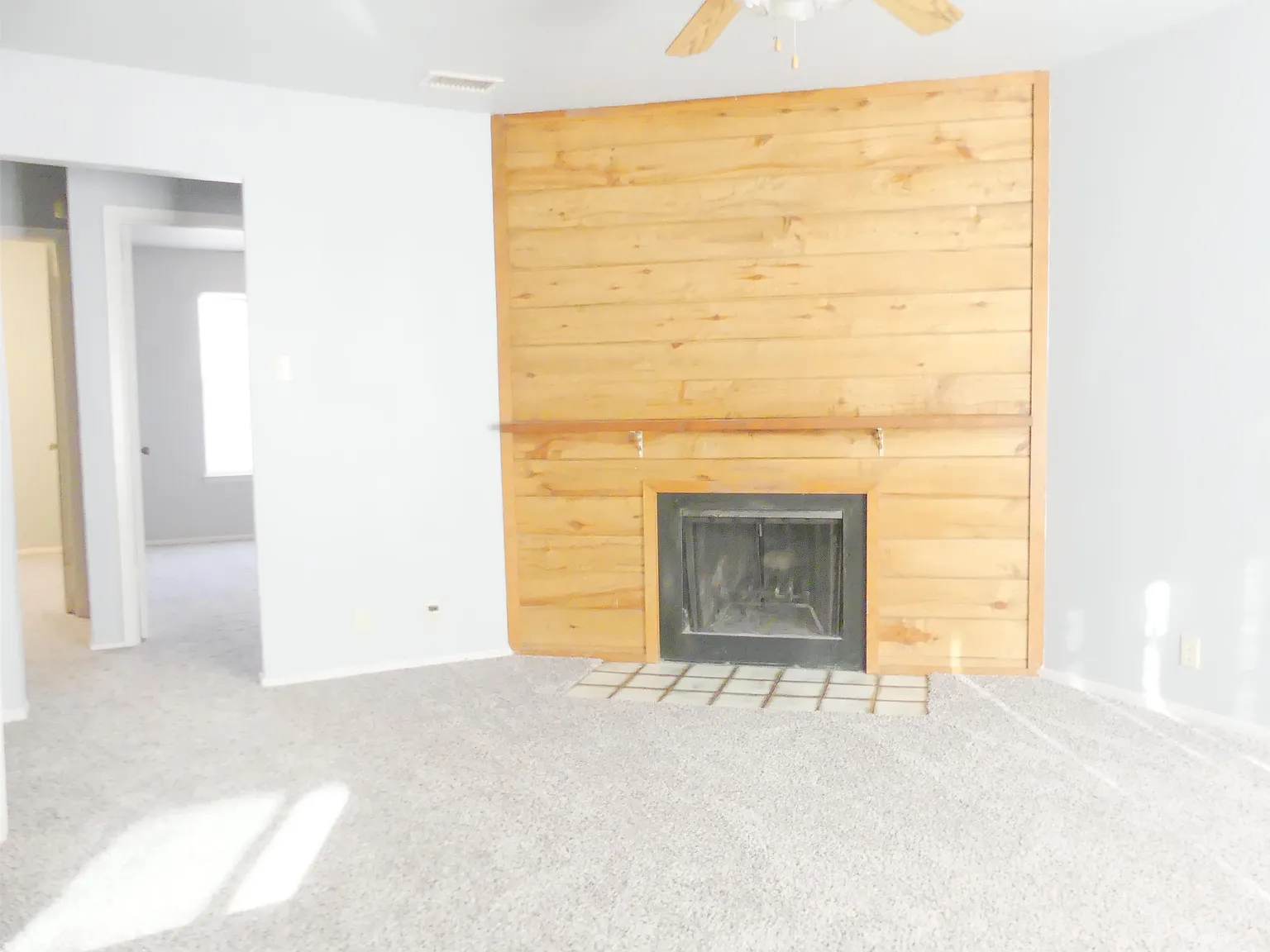1201 Redwood Dr - Apt D — Photo 2