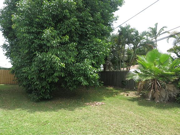 5th image of 2802 S Fairway Dr