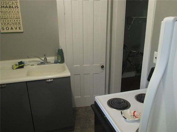 4th image of 128 E Genesee St