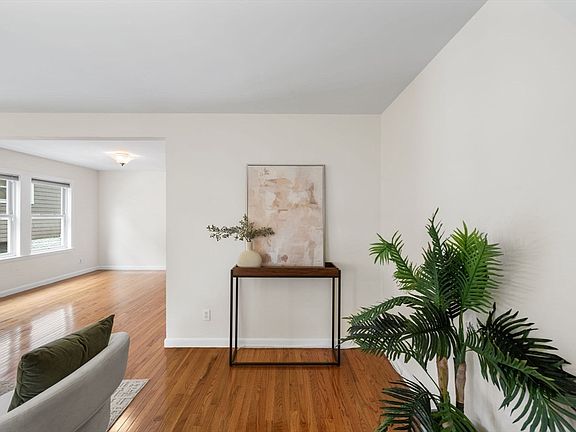 4th image of 66 Gordon St