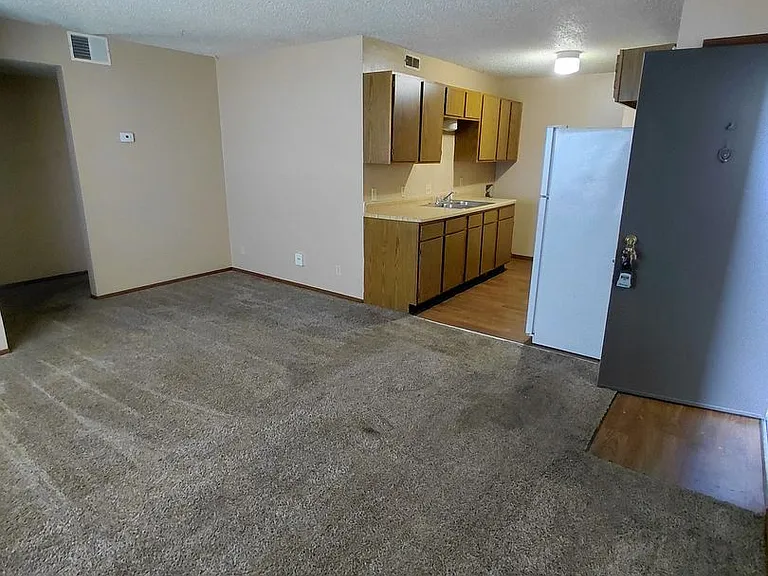East Terrace Apts — Photo 6